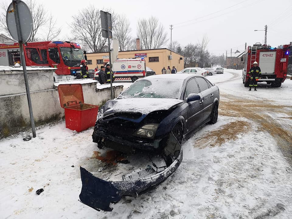 Wypadek dwóch samochodów w Żytniowie