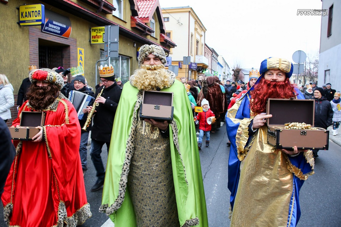 Trzej Królowie przeszli ulicami Praszki