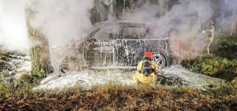 Pożar samochodu na drodze powiatowej