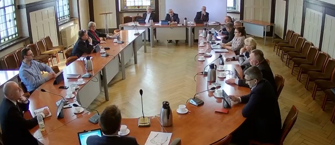 Dyskusja na temat sytuacji uchodźców podczas obrad Rady Miejskiej w Oleśnie