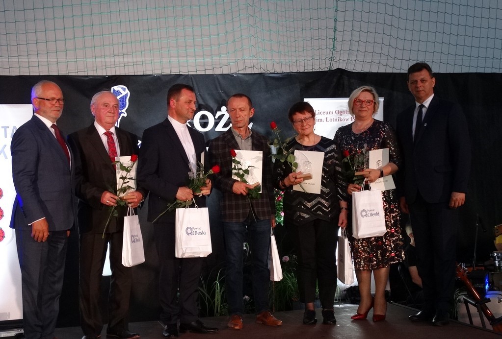 Róże Powiatu Oleskiego 2020/2021 wręczone! Przedstawiamy sylwetki nagrodzonych