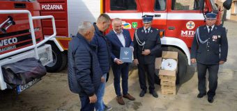Gmina Rudniki przekazała Ukrainie wóz strażacki, a OSP Łomnica motopompę