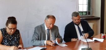 Umowa podpisana – powstanie sieć kanalizacji w Łowoszowie