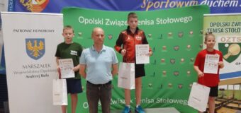 Złota odznaka oraz czołowe miejsca oleskich tenisistów podczas obchodów 75-lecia Opolskiego Zwiazku Tenisa Stołowego