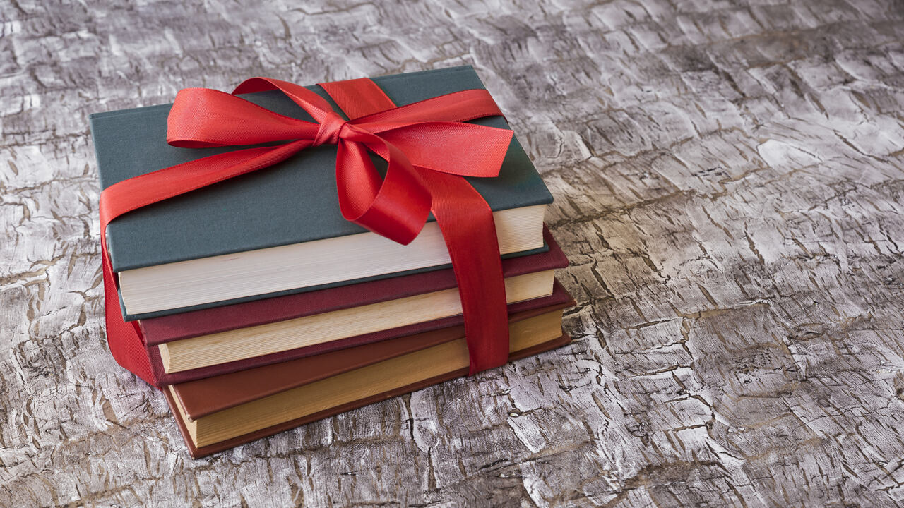 Książki polecane na prezent – sprawdź listę!