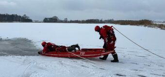 Ćwiczenia z ratownictwa lodowego oleskich strażaków