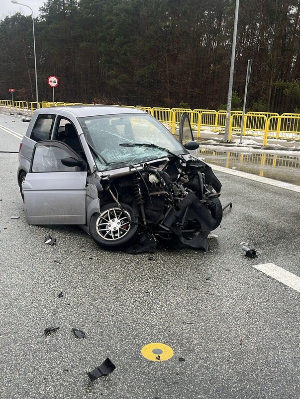 Wypadek dwóch pojazdów w Myślinie