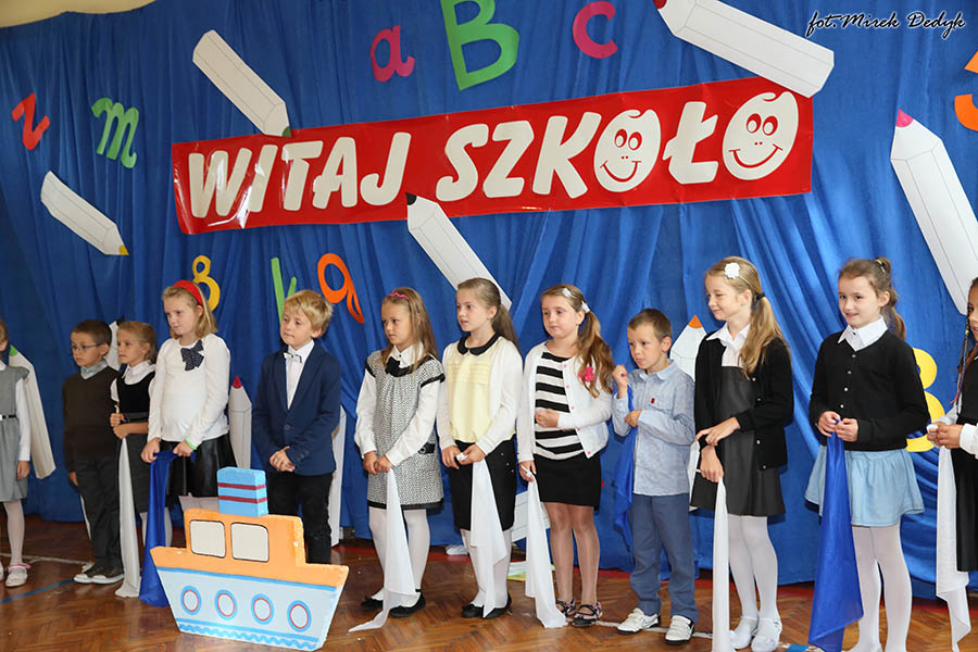 Rozpoczęcie roku szkolnego – Publiczna Szkoła Podstawowa nr 3 w Oleśnie
