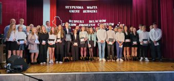 Najlepsi uczniowie z gminy Rudniki otrzymali stypendia