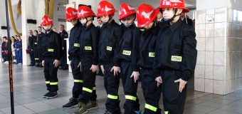 Powiat oleski młodzieżowymi drużynami pożarniczym stoi! Młodzi strażacy otrzymali promesy na zakup sprzętu