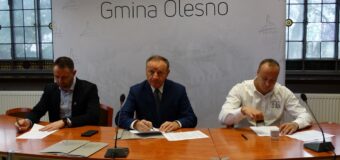 Kolejne drogi w gminie Olesno zostaną przebudowane. Podpisano umowy